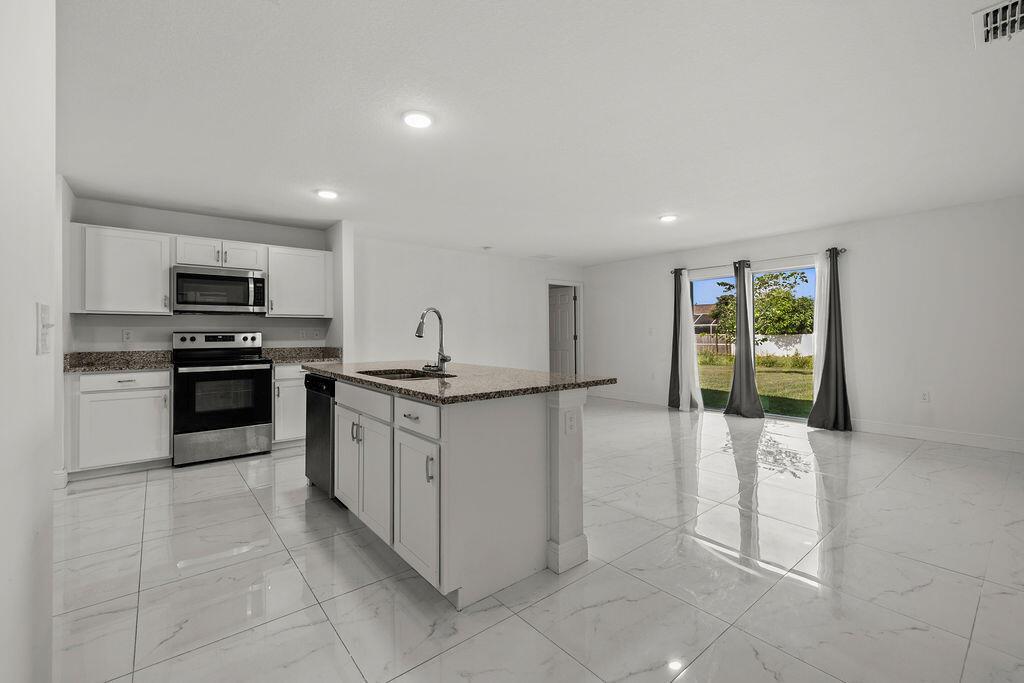 PORT ST LUCIE SECTION 25 - Residential Lease