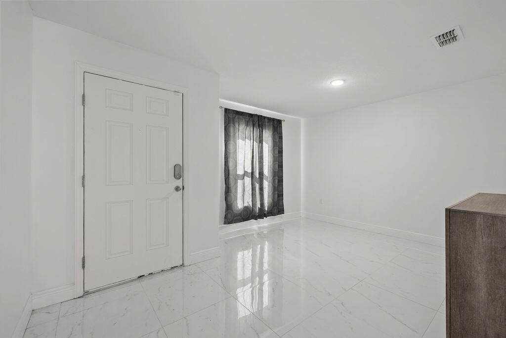 PORT ST LUCIE SECTION 25 - Residential Lease