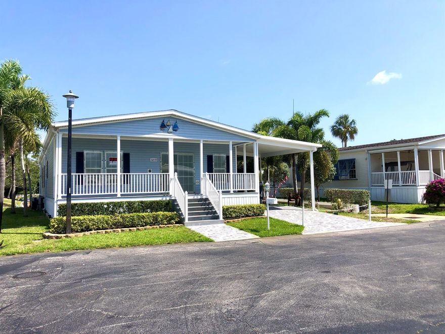 Rare on the Market - Stunning Waterfront Property Located directly on the canal by the marina, with the possibility of having your own dock. This beautiful home features 2 spacious bedrooms and 2 elegant bathrooms. The open-concept layout connects the living room, kitchen, and dining area seamlessly. This residence is move-in ready.