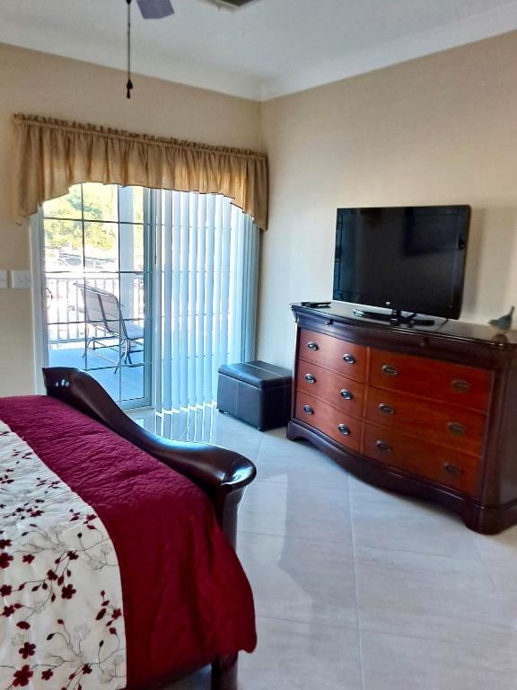 1215 Poinsettia Drive