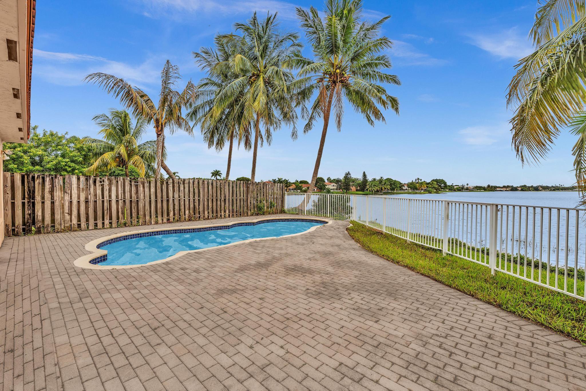 CORAL BAY - Residential