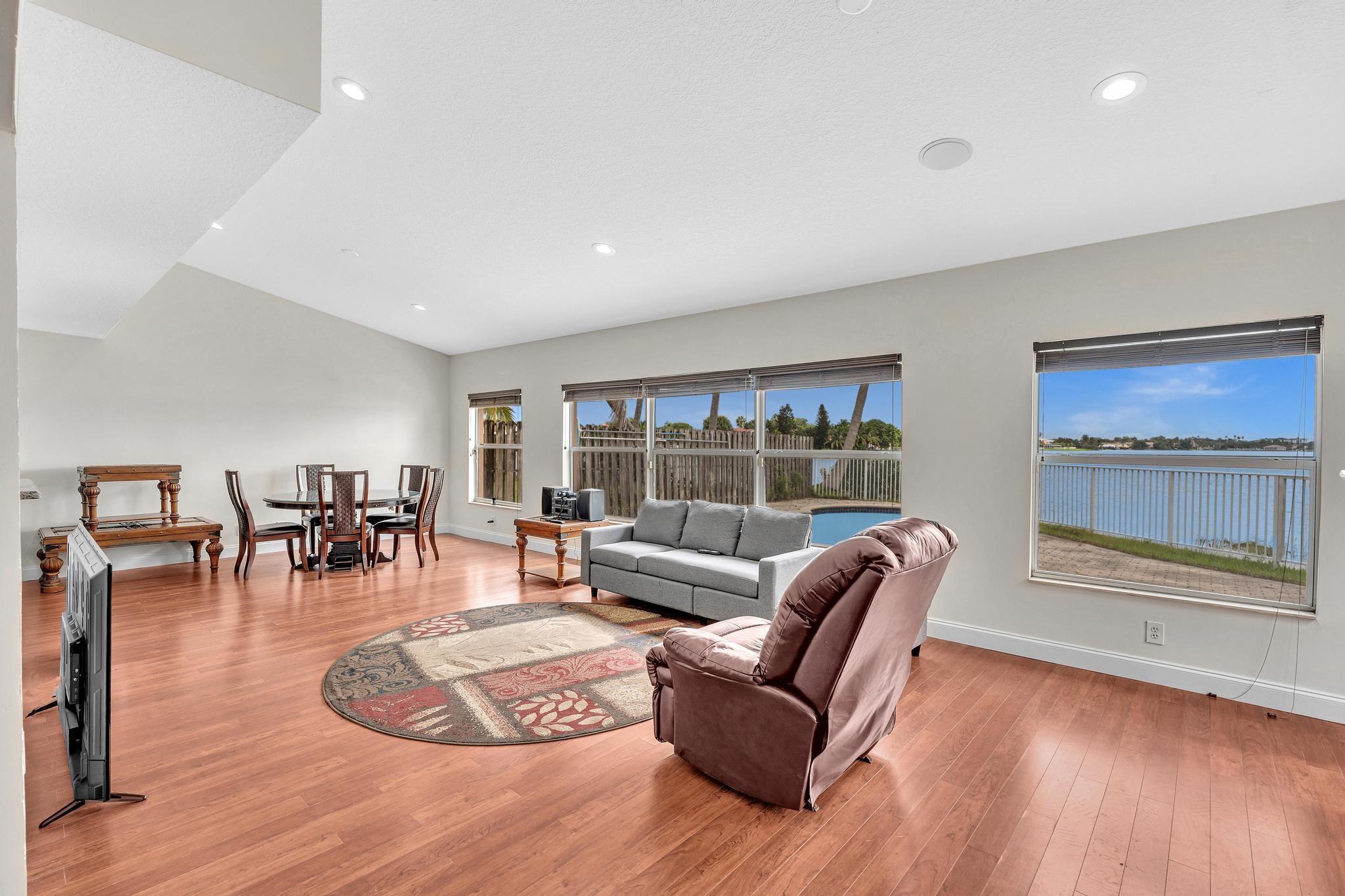 CORAL BAY - Residential