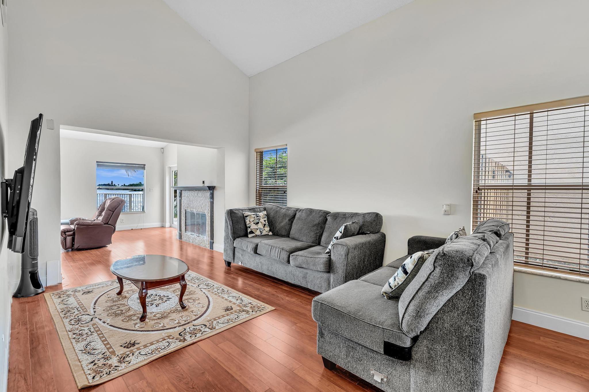 CORAL BAY - Residential