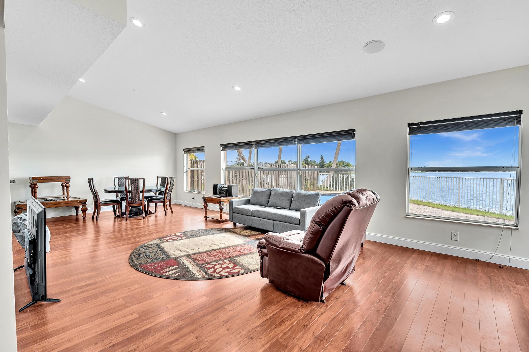 CORAL BAY - Residential