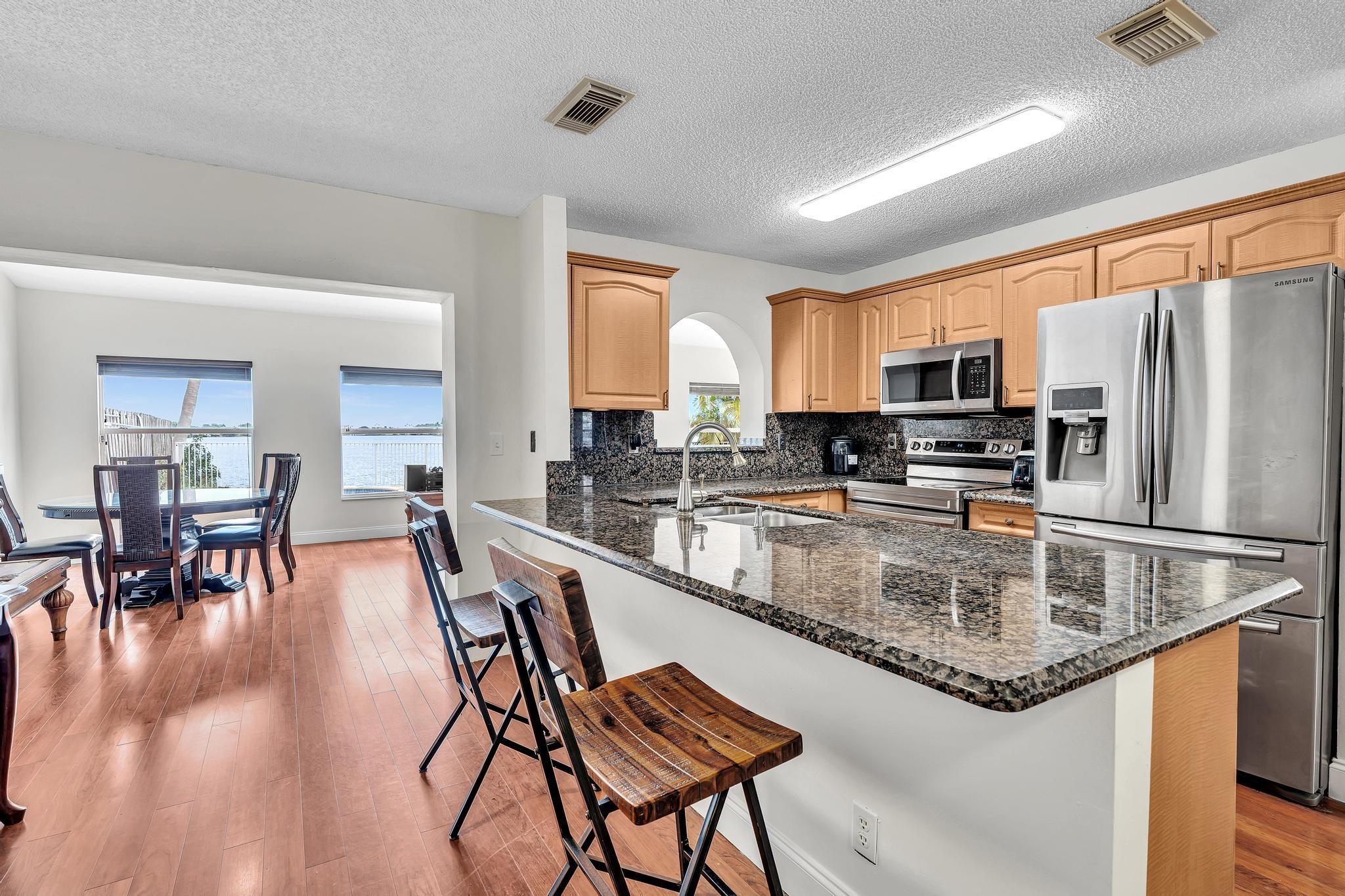 CORAL BAY - Residential