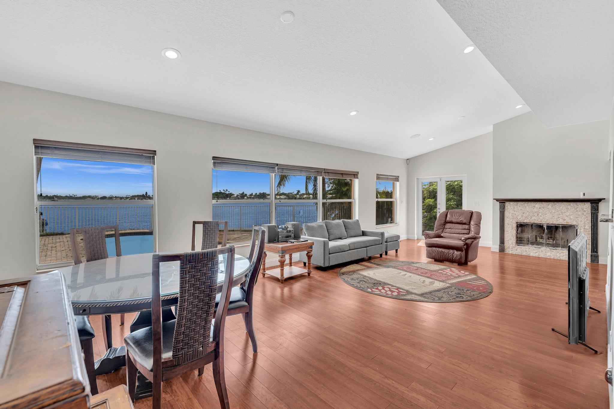 CORAL BAY - Residential