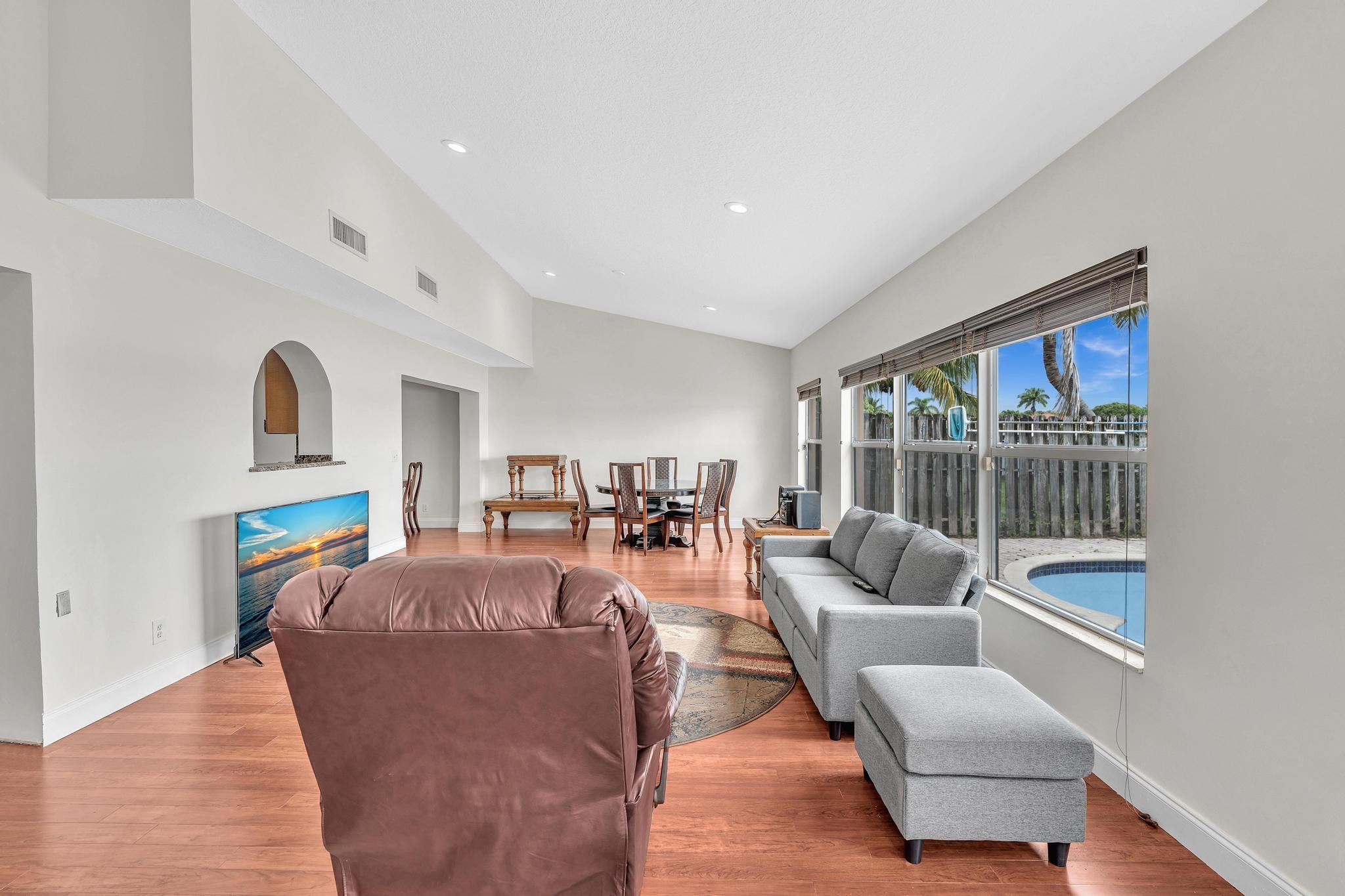 CORAL BAY - Residential
