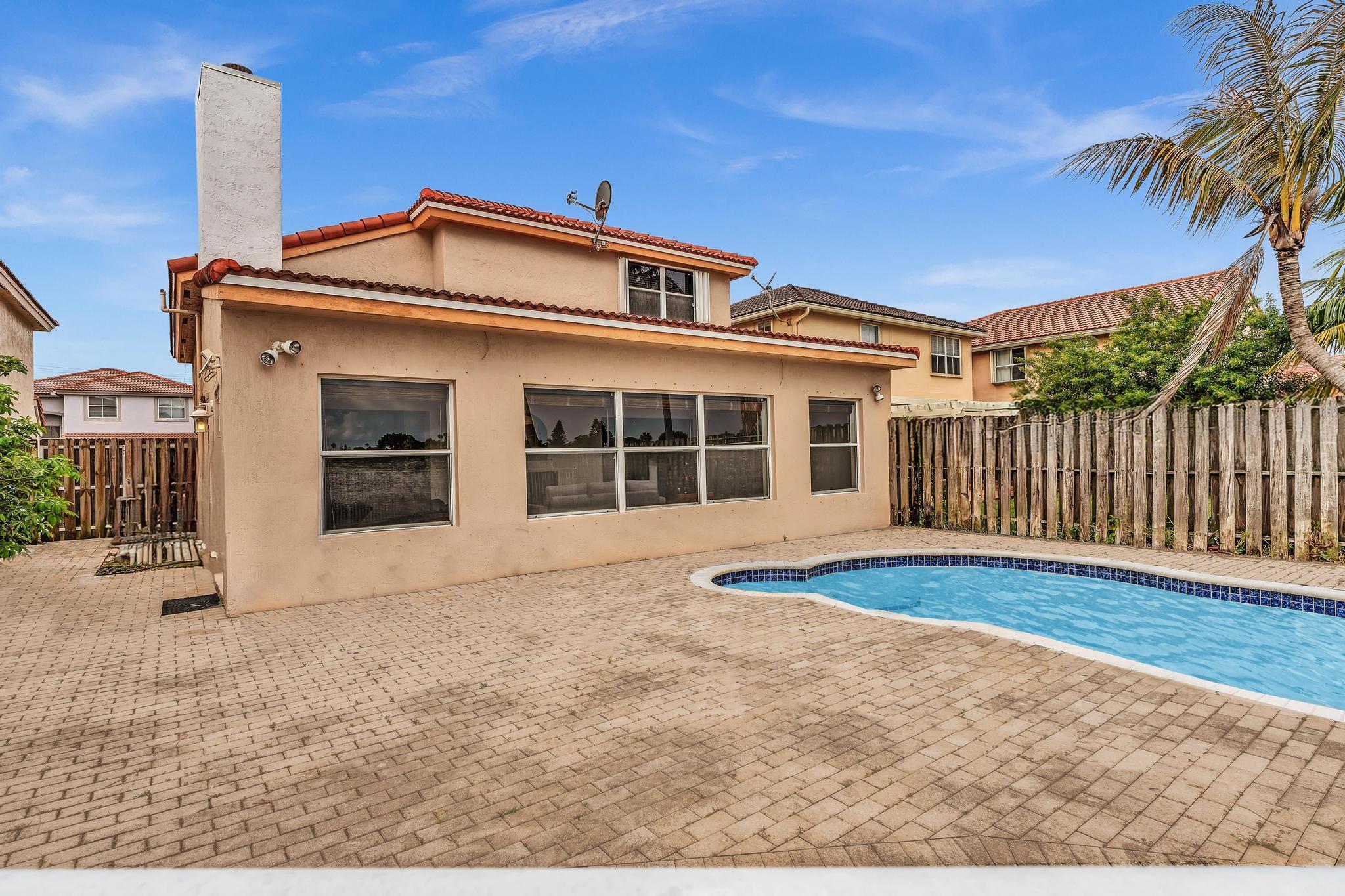 CORAL BAY - Residential