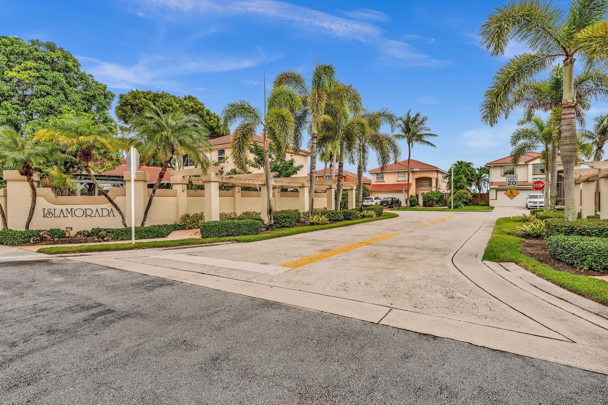 CORAL BAY - Residential