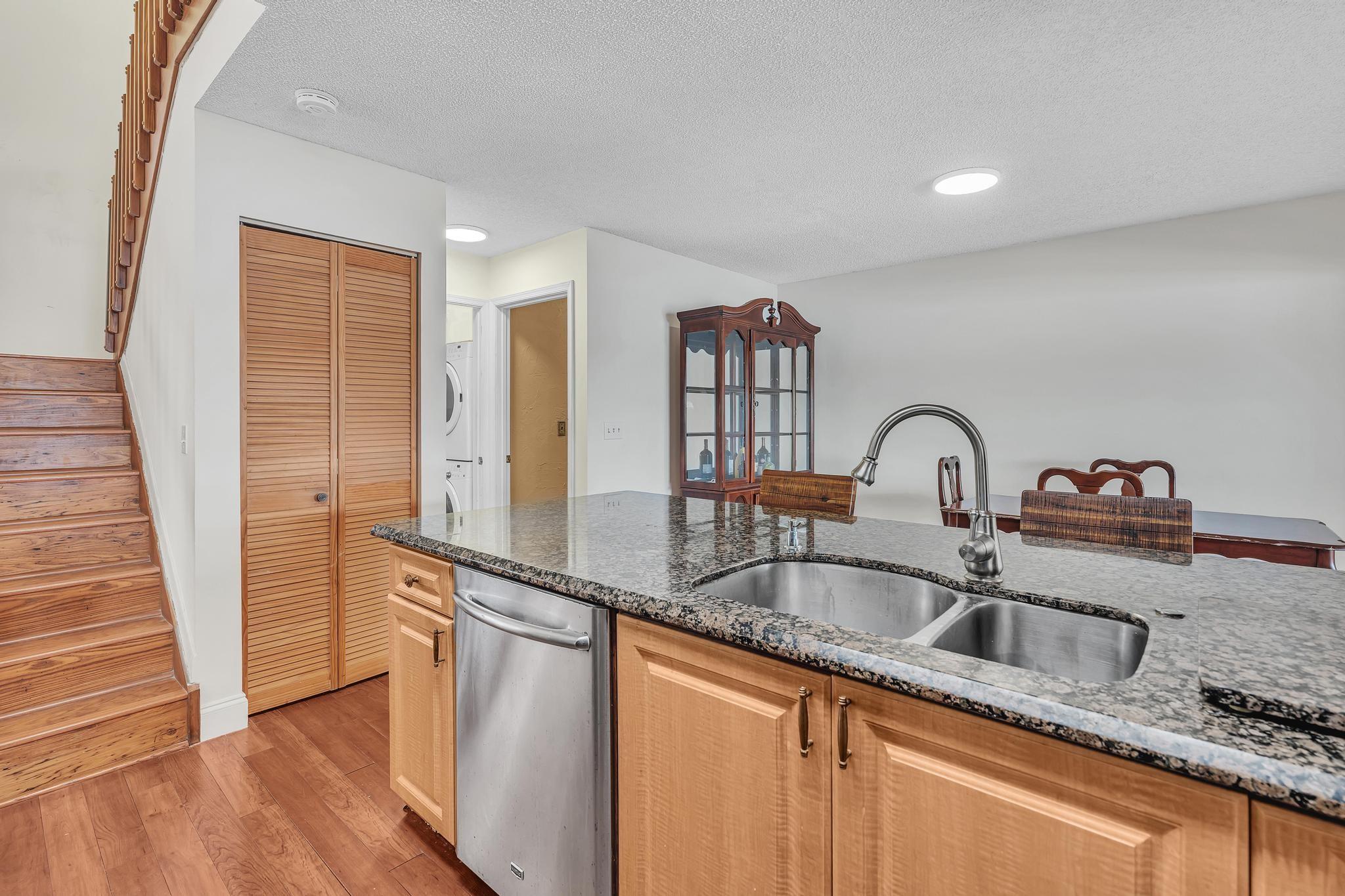 CORAL BAY - Residential