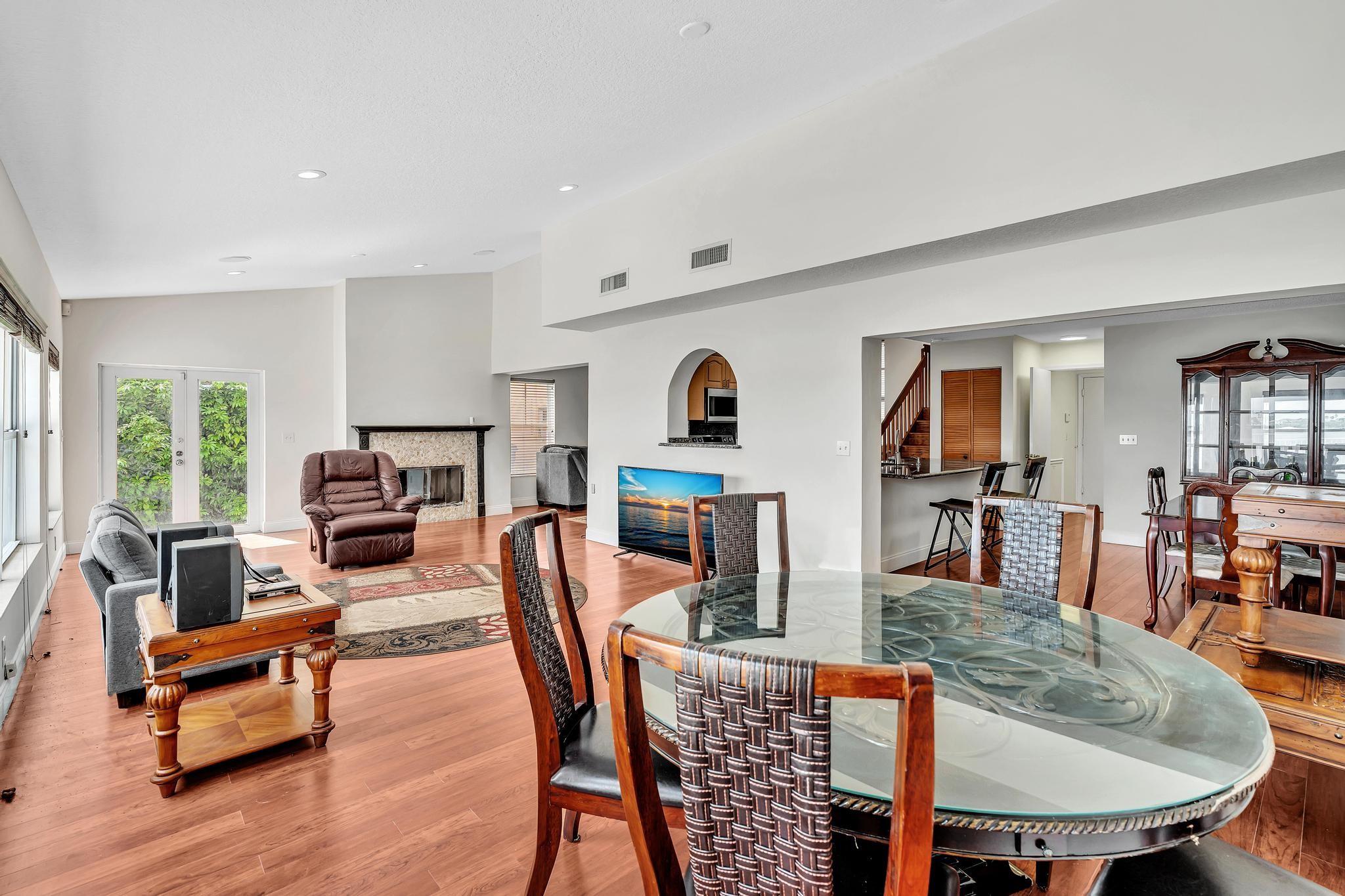 CORAL BAY - Residential