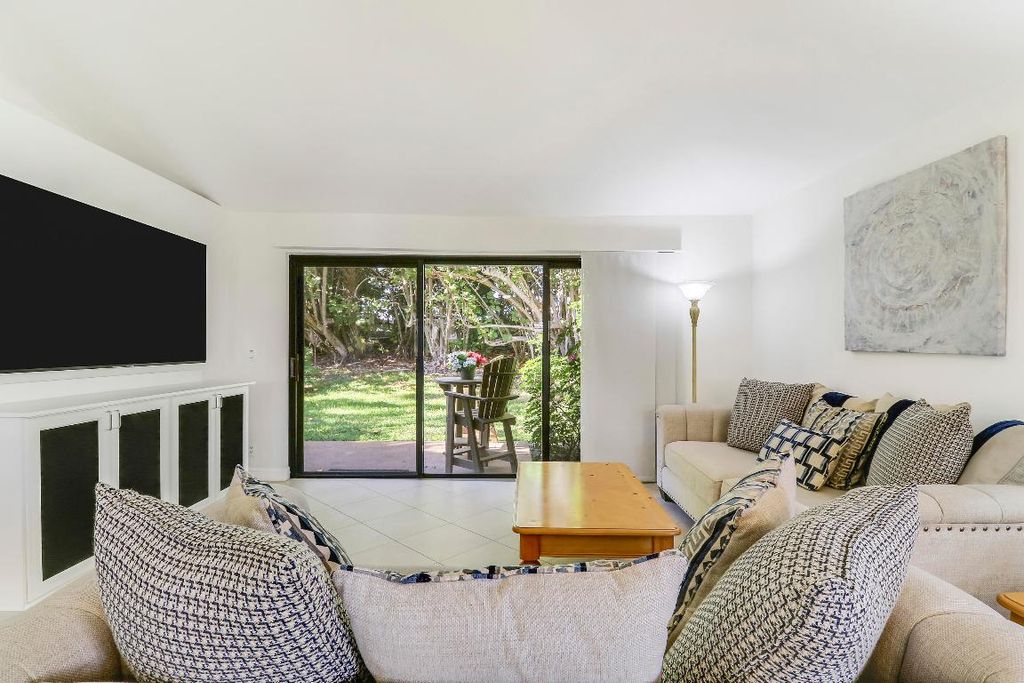 Photo of 825 Club Drive, Palm Beach Gardens, FL 33418 (MLS # R11102114)