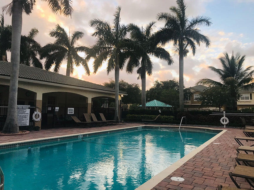 LEXINGTON LAKES - Residential