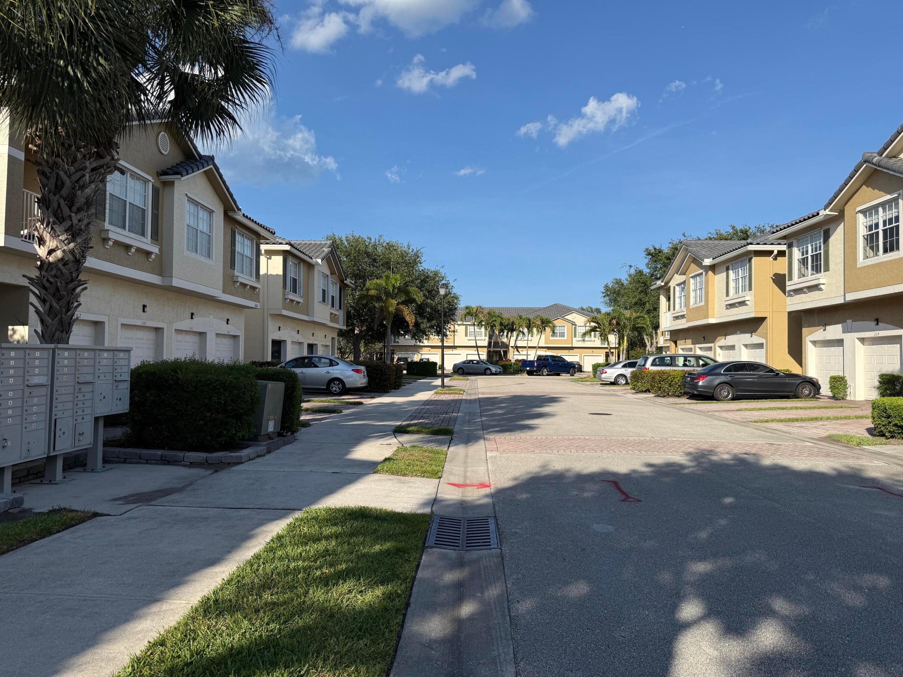 LEXINGTON LAKES - Residential