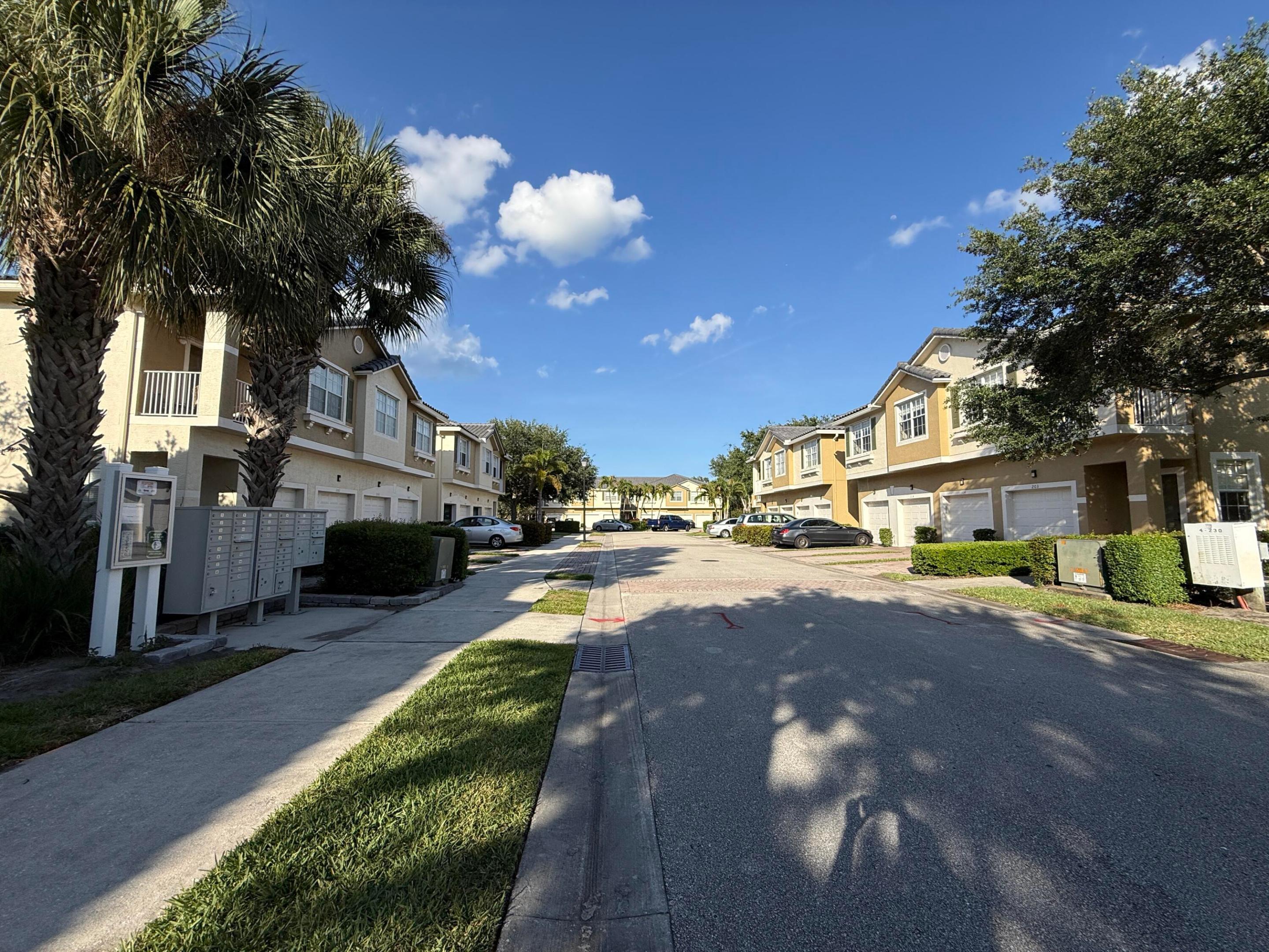LEXINGTON LAKES - Residential