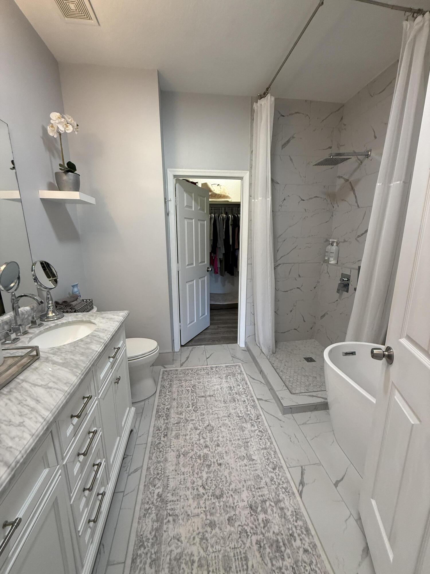 LEXINGTON LAKES - Residential