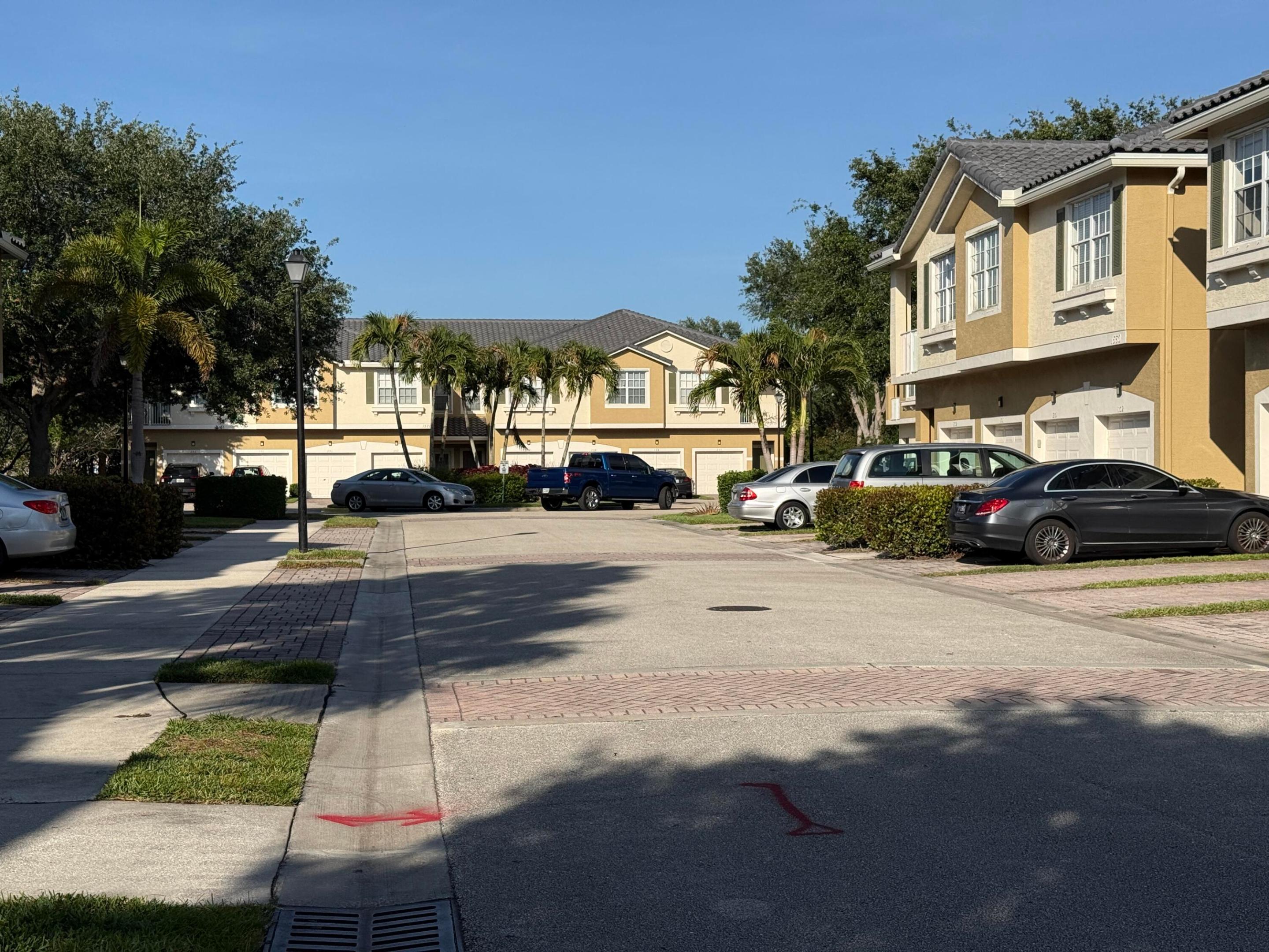 LEXINGTON LAKES - Residential