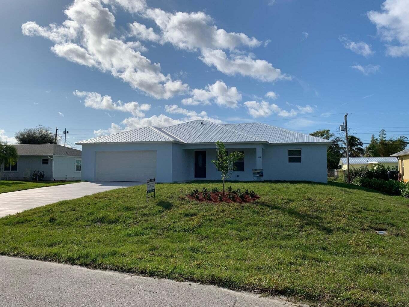 Beautiful clean, newer 3/2/2 home close to everything, shopping, etc. Corner lot, fenced in yard, split bedroom plan, open concept. Exceptional!!!!