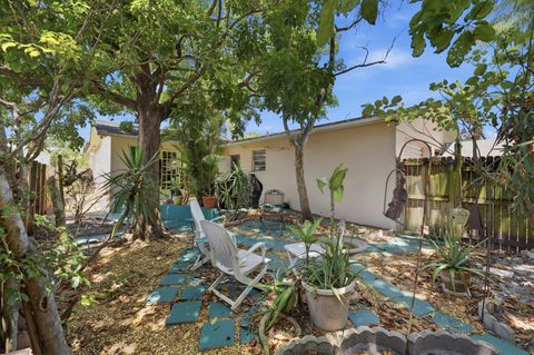 Tiny photo for 512 SW 15th Street, Fort Lauderdale, FL 33315 (MLS # B26027357)