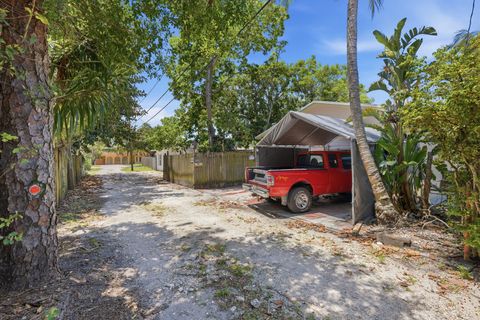 Tiny photo for 512 SW 15th Street, Fort Lauderdale, FL 33315 (MLS # B26027357)