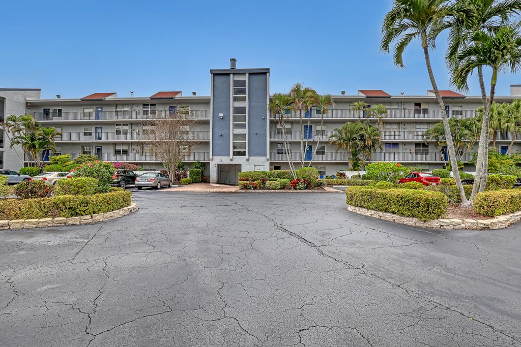 Photo of 14747 Cumberland Drive #3080, Delray Beach, FL 33446 (MLS # B26000342)