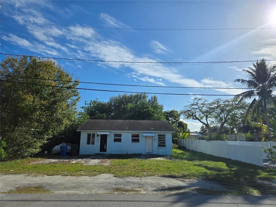 DOWNTOWN OAKLAND PARK. ATTENTION DEVELOPERS, PERFECT FOR A SIGNATURE DEVELOPMENT OF THIS BLOCK. COMBINE THE OTHER PROPERTIES. DO NOT WALK THE PROPERTY. CALL LISTING AGENT. EAST OF DIXIE HIGHWAY ON THE EDGE OF DOWNTOWN OAKLAND PARK.