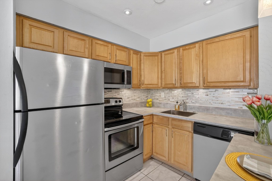 Azul At Kimberly Lake Con - Residential Lease