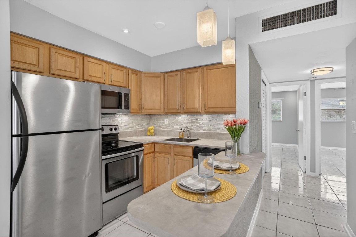 Azul At Kimberly Lake Con - Residential Lease