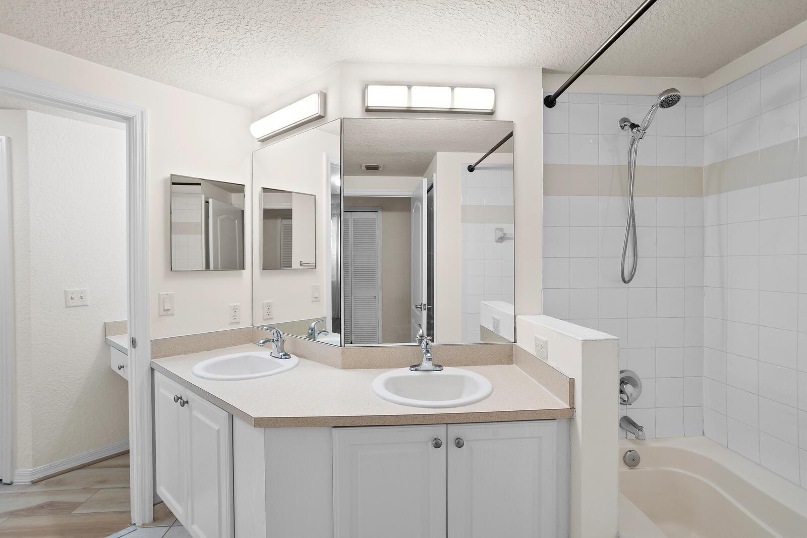 RESIDENCES AT LEGACY PLAC - Residential Lease