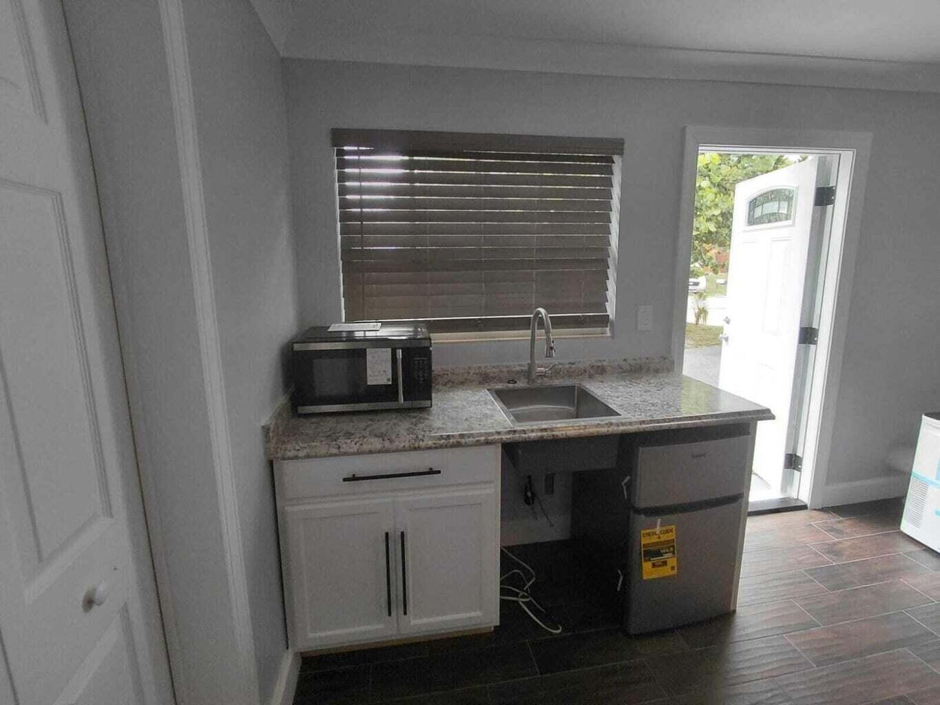 LAKE BELVEDERE ESTATES - Residential Lease