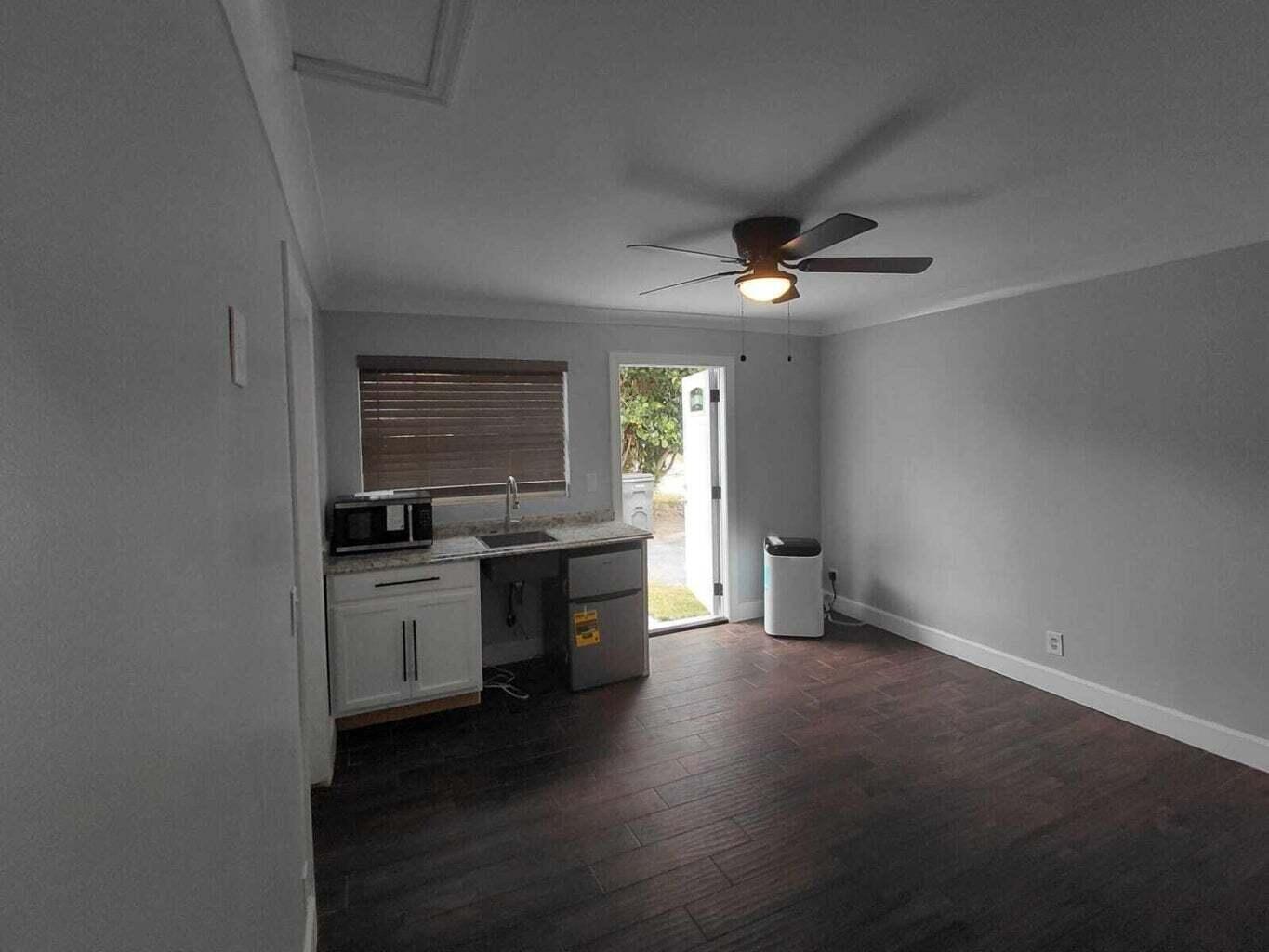 LAKE BELVEDERE ESTATES - Residential Lease