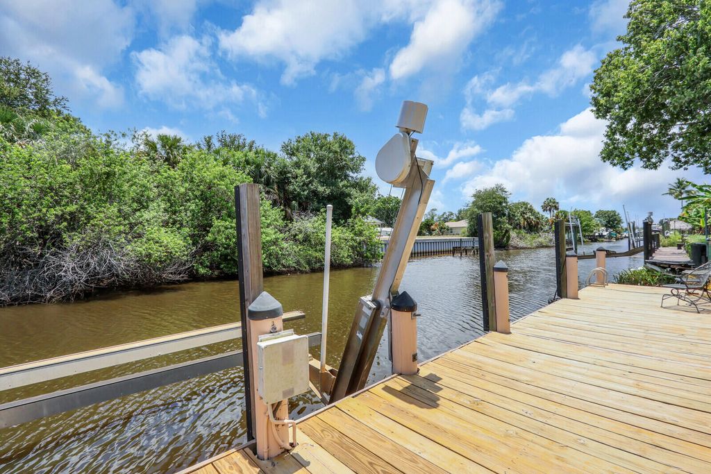 Photo of 326 NE Surfside Avenue, Port Saint Lucie, FL 34983 (MLS # R11102281)