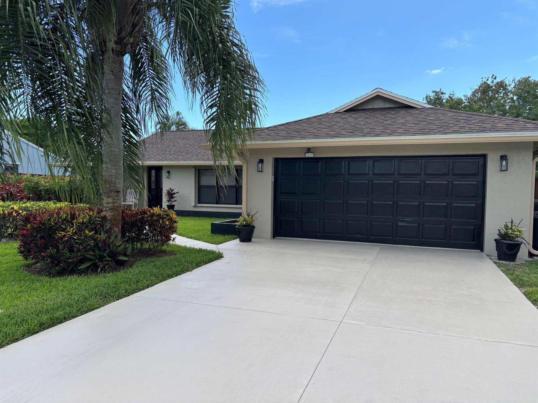326 NE Surfside Avenue, Port St Lucie, FL, 34983/$619,000 2 326 NE Surfside Avenue