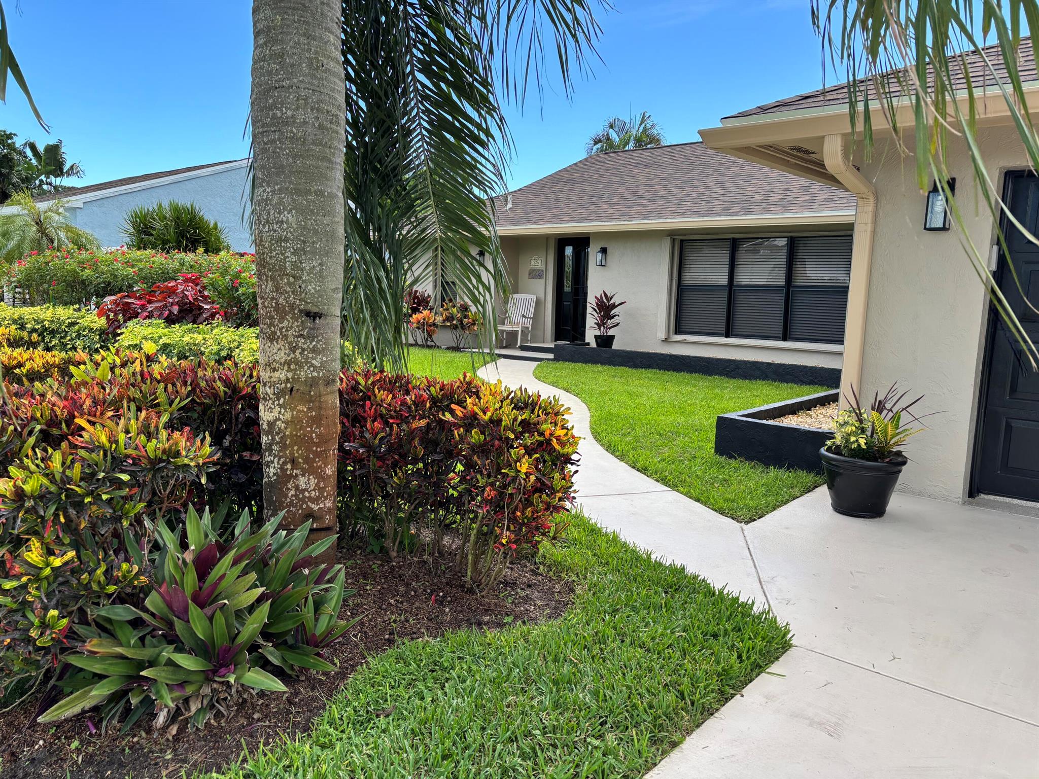 326 NE Surfside Avenue, Port St Lucie, FL, 34983/$619,000 3 326 NE Surfside Avenue