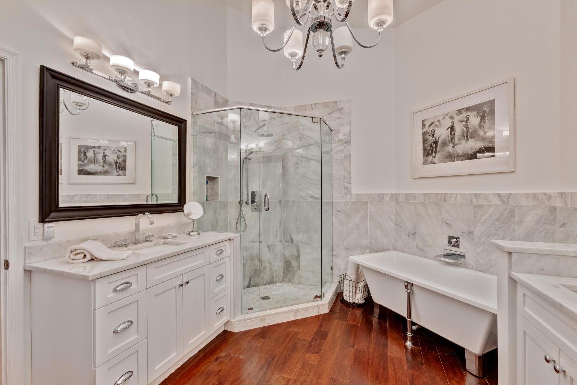 LEGENDS CONDO - Residential