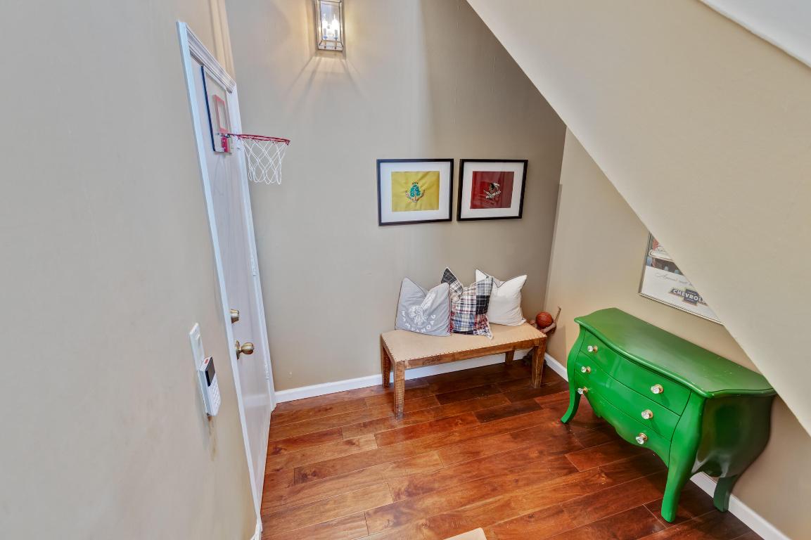 LEGENDS CONDO - Residential