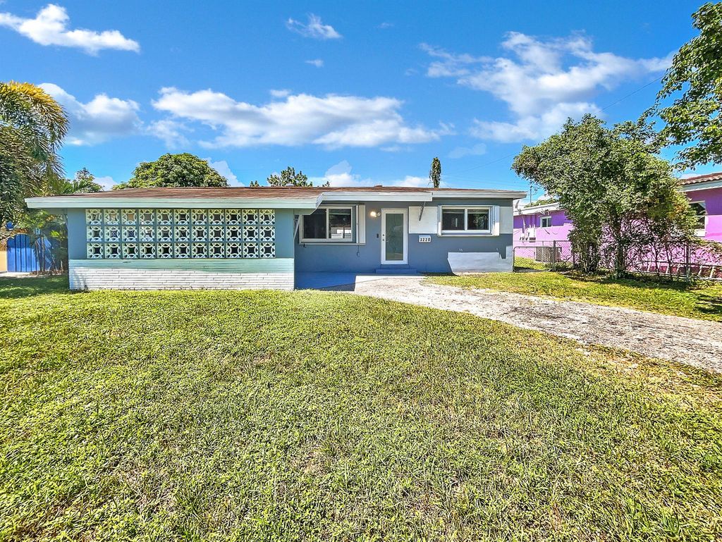 Photo of 3220 SW 65th Avenue, Miramar, FL 33023 (MLS # R10919263)
