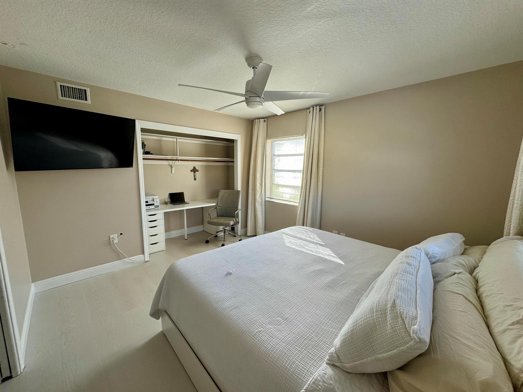 TOWNSITE APTS SEVENTEEN C - Residential