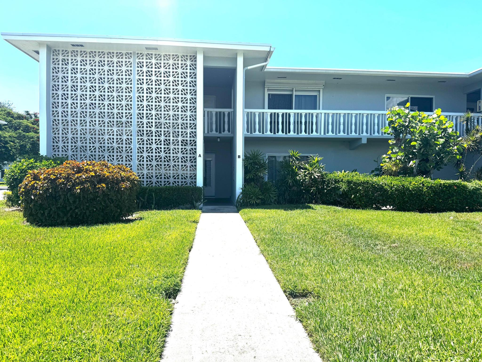 SPACIOUS, CORNER, VACANT UNIT, MOVE-IN READY, PETS ARE WELCOME!!!NESTLED IN THE HEART OF BOYNTON BEACH BETWEEN WOOLBRIGHT RD. AND S SEACREST BLVD., 2ND FL HOME WITH SERENE GARDEN VIEW. NO ASSESSMENTS. NEW ROOF AND EXTERIOR PAINT (2023), 2 STORIES ONLY NO INSURANCE ISSUES. EACH UNIT IS ALLOCATED ONE PARKING SPOT, WITH AMPLE GUEST PARKING AVAILABLE. CAN BE RENTED AFTER 2 YEARS FOR A MINIMUM OF 90 DAYS OR YEARLY LEASE. UNIT HAS AN ENCLOSED PORCH WHICH CAN BE USED AS AN ADDITIONAL ROOM OR READING AREA. MASTER BATHROOM HAS WALK IN SHOWER. FURNITURE IS INCLUDED IN THE SALE. LARGE STORAGE ROOM INSIDE & OUTSIDE THE UNIT. STEPS TO HTD SPARKLING POOL, TIKI HUT AREA, SHUFFLEBOARD & LIBRARY IN CLUBHOUSE. FIVE-MINUTES TO I-95.