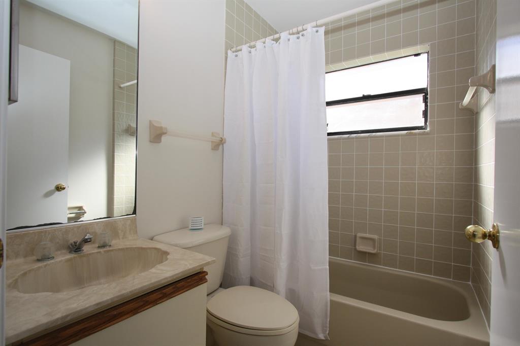 HIDDEN VALLEY SEC 3 - Residential Lease