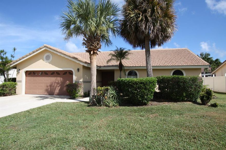 Well Maintained 3/2 in great East Boca Location. Open floor plan, Neutral tile in living areas, carpet in bedrooms. Quick move-in, No HOA. Close to parks, restaurants, shops, & beach.