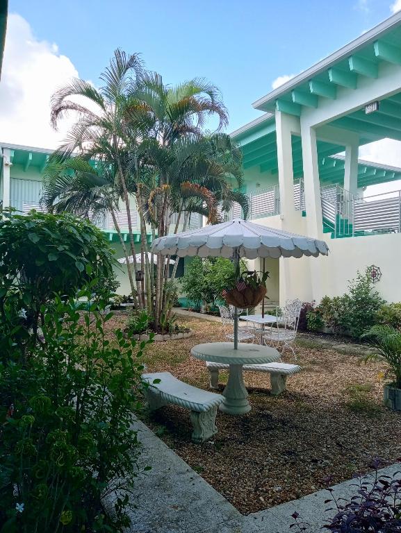 702 N Federal Highway B6