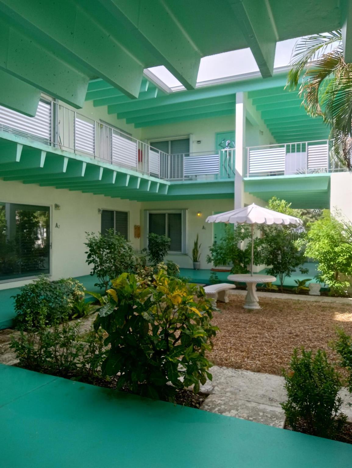 702 N Federal Highway B6