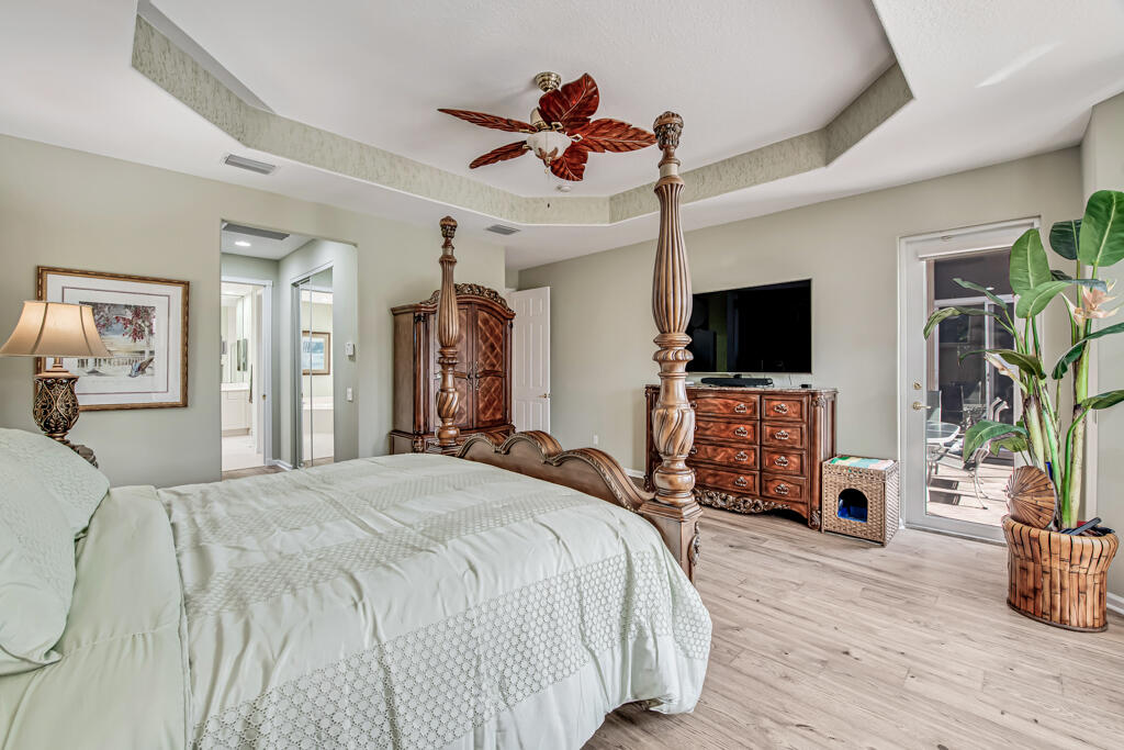 VALENCIA SHORES - Residential