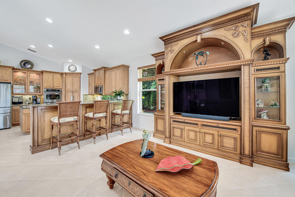 VALENCIA SHORES - Residential