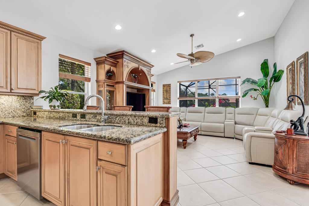 VALENCIA SHORES - Residential