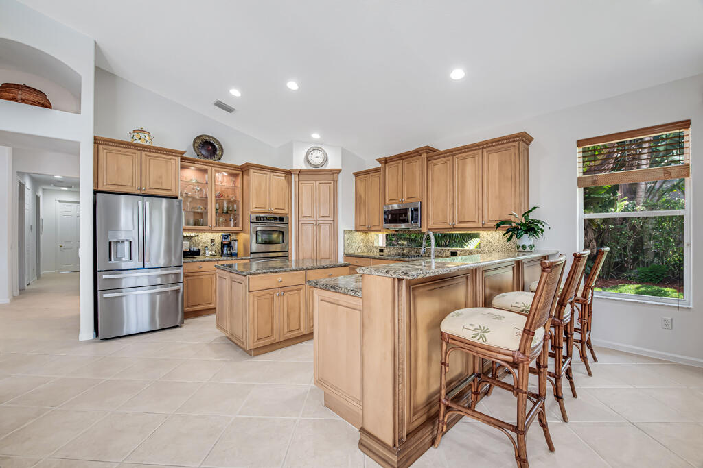 VALENCIA SHORES - Residential