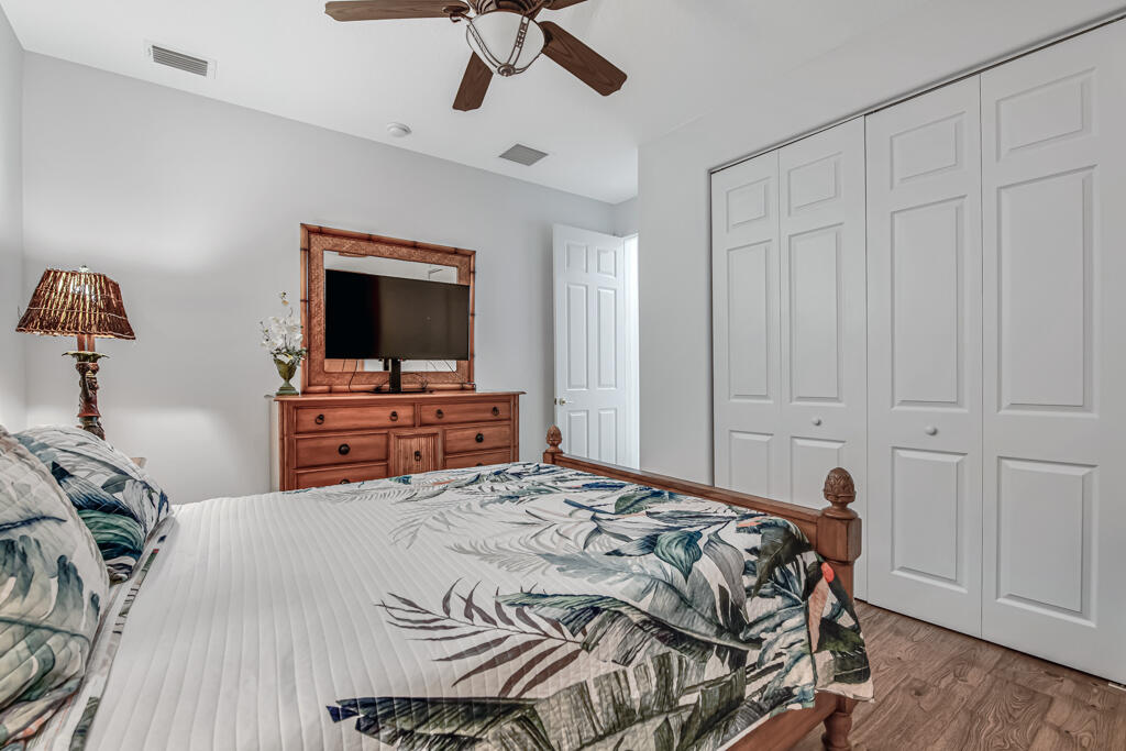 VALENCIA SHORES - Residential