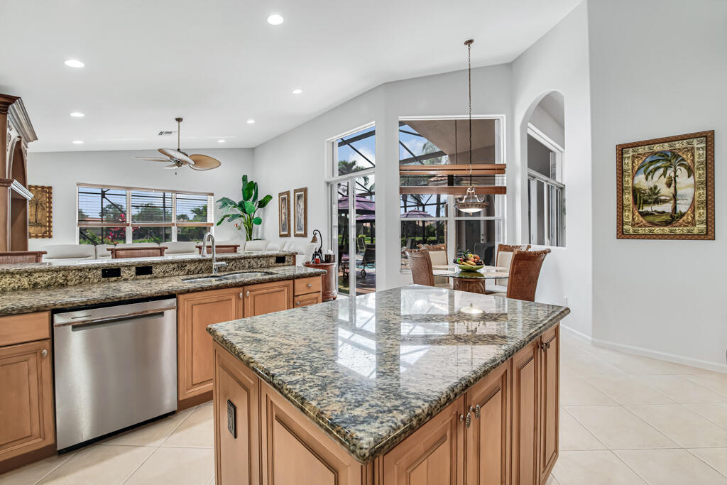 VALENCIA SHORES - Residential