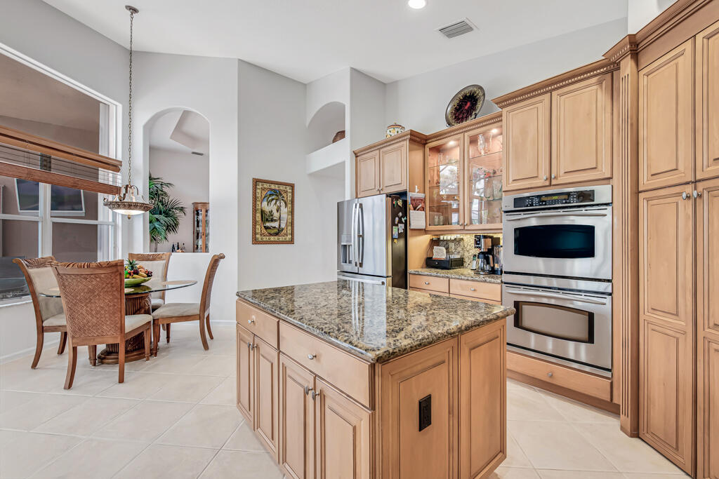 VALENCIA SHORES - Residential